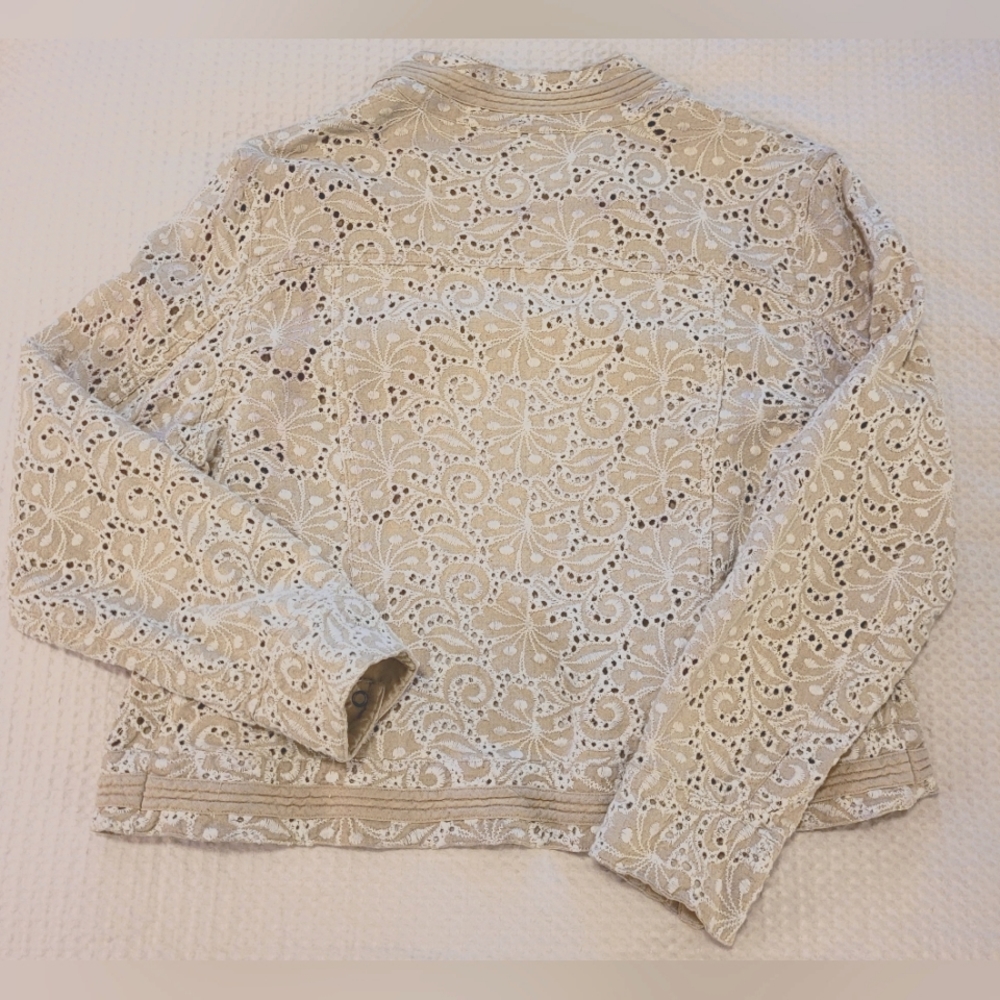 Chico's Beige Eyelet Jacket. Size -Chico's 2. - Picture 4 of 8